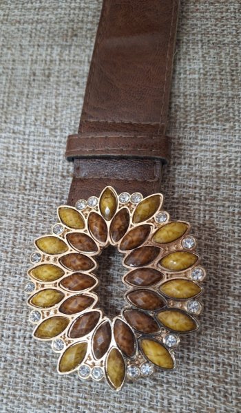 Cinto Marrom com pedraria