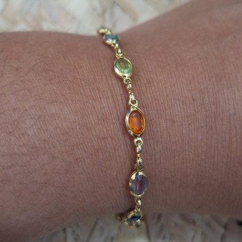 Pulseira com pedras coloridas